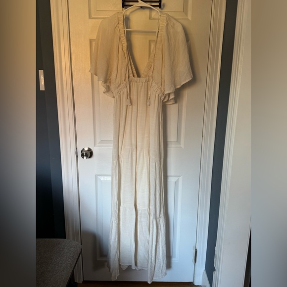 HYFVE | Cream Ruffled Large Maxi Dress with V-Neck - Picture 4 of 4